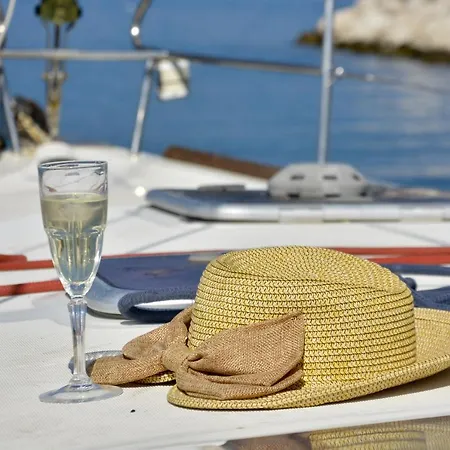 Bateau-hôtel Sun Odyssey 43id *