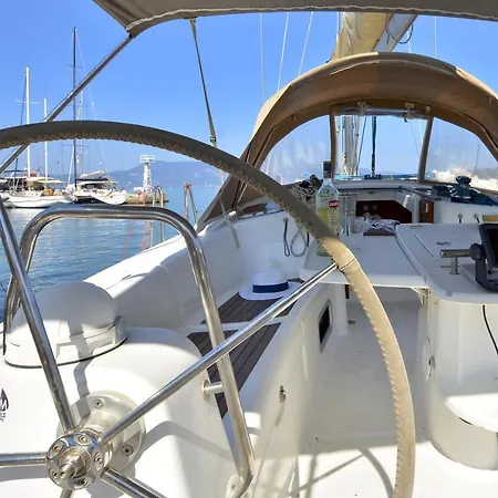 Bateau-hôtel Sun Odyssey 43id
